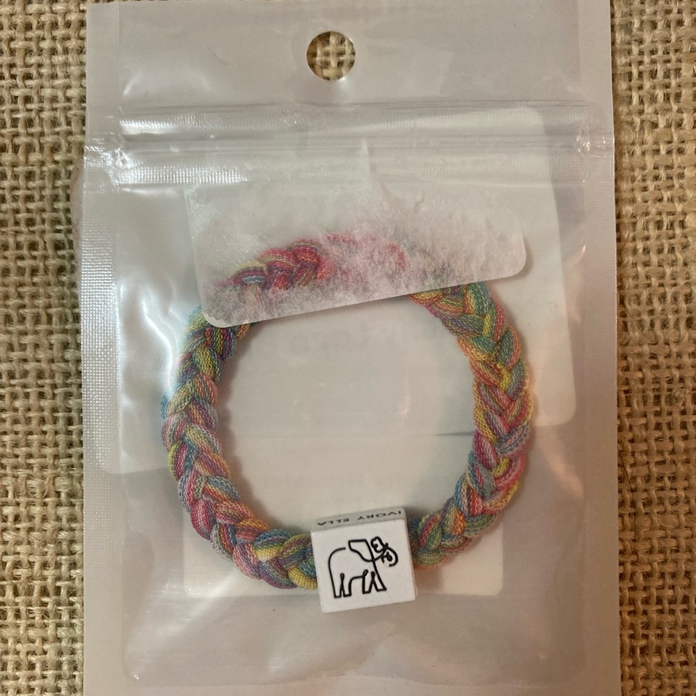 NWT Ivory Ella Stretch Bracelet